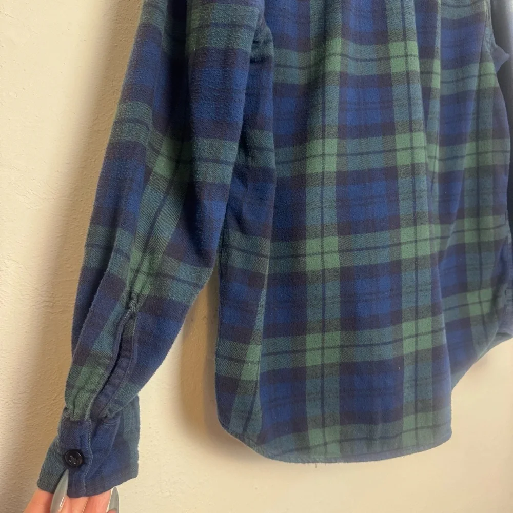 American Eagle Outfitters‎ Navy and Forest Plaid Flannel Long Sleeve Shirt